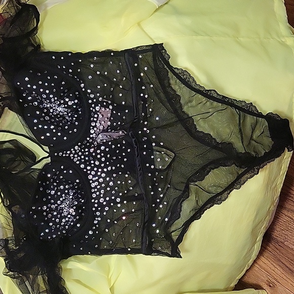 VICTORIA'S SECRET - Picture 3 of 4